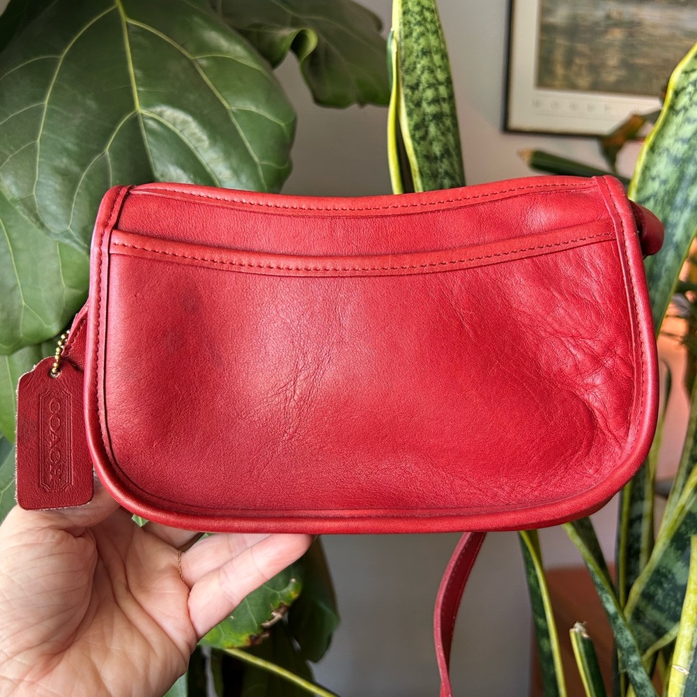 SOLD.      Vintage Coach 1997 Red Wendie 9031 with ✨texture✨
